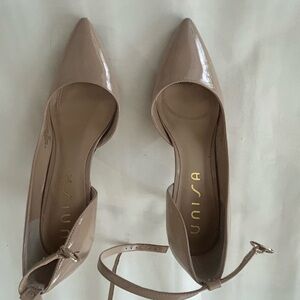 Unisa Women's Taupe Patent Heels